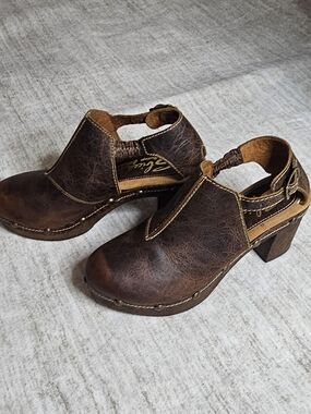 RARE Sbicca Vintage Collection Y2K Leather Studded Clogs 7M